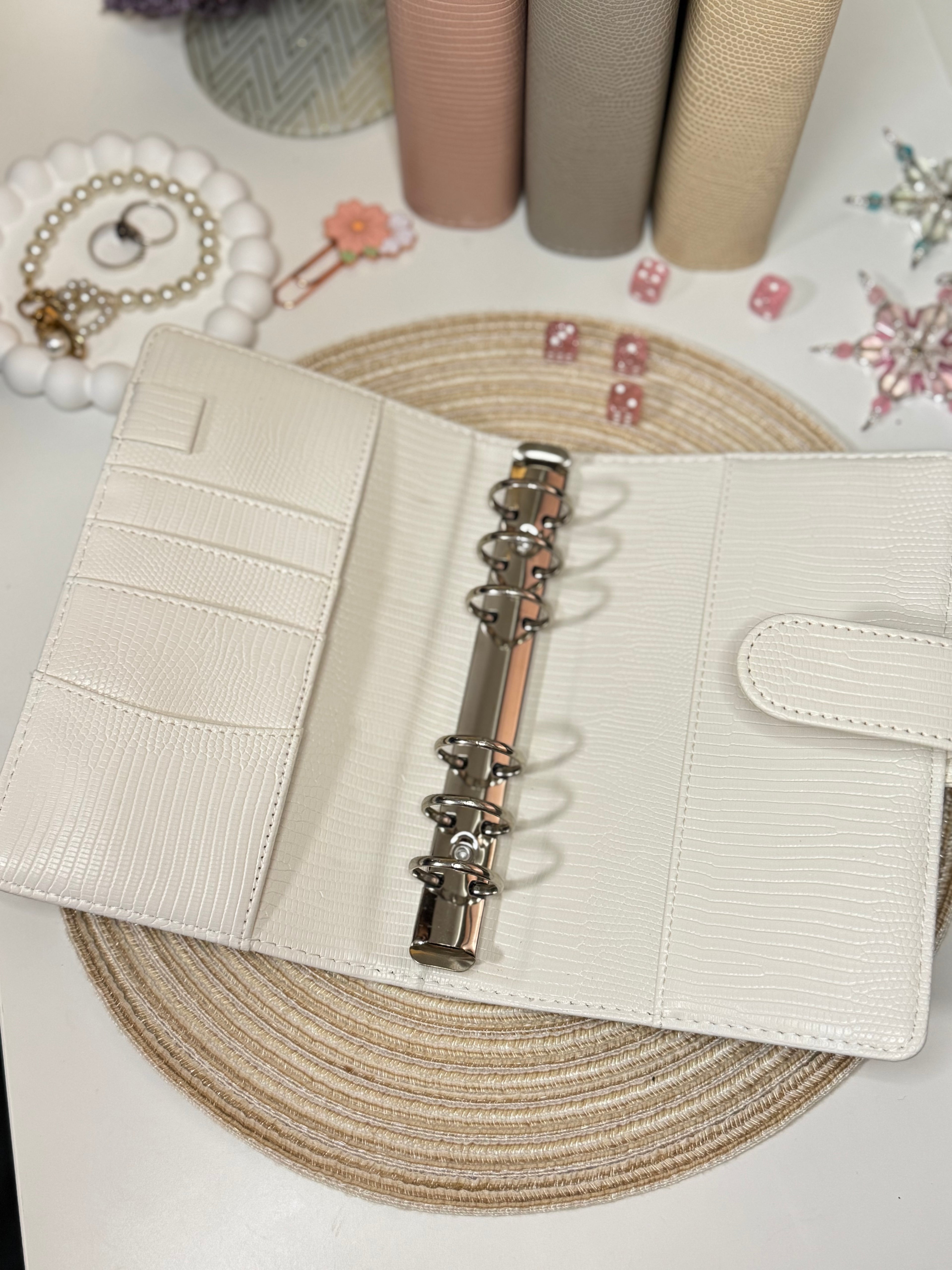 Luxusní pořadač A6 - bílá